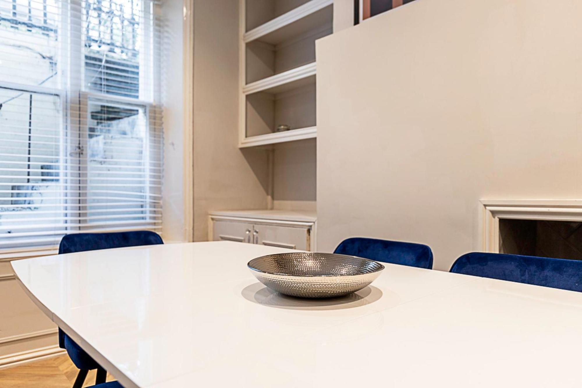 Beautiful Two Bedroom Abode In Notting Hill Appartement